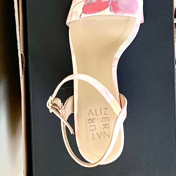 EUC Naturalizer Bristol Floral Block Heel Sandals, Multicolored Floral, Size 6 - Picture 8 of 12